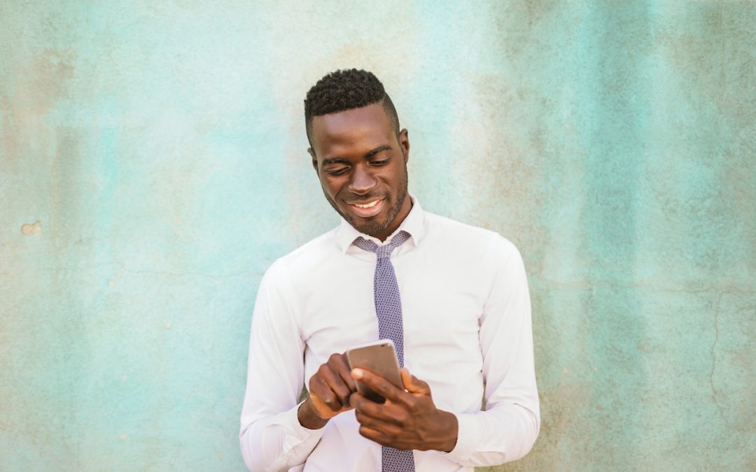 Man browsing the web on his phone using progressive web apps