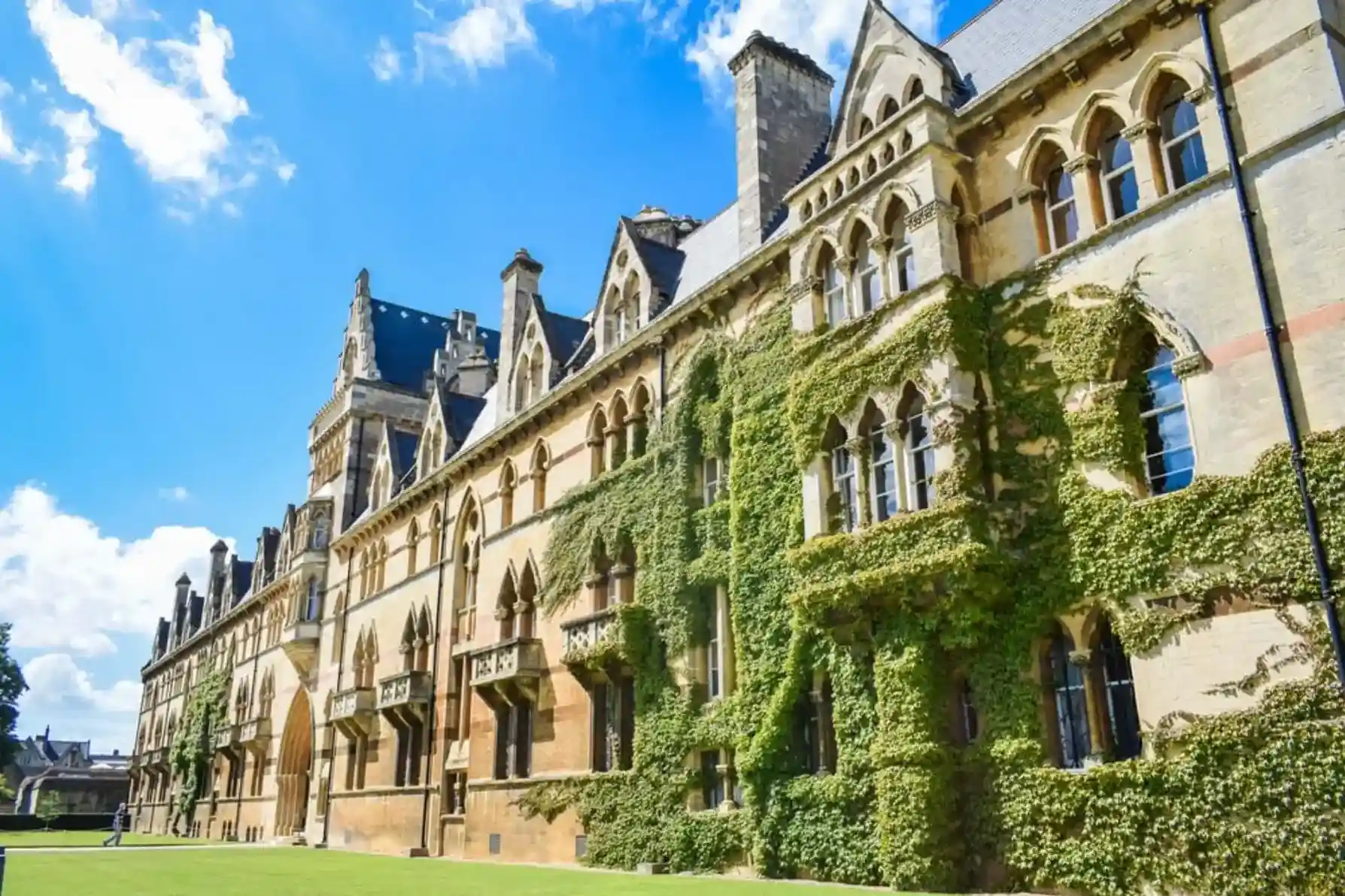 Prestigious college building with ivory on its facade. Education facilitated by Fast-Track Application Modernization.